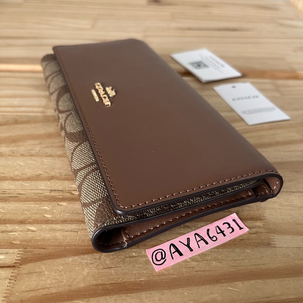 Coach Signature Slim Trifold Wallet🎈🎈 - Picture 3 of 10